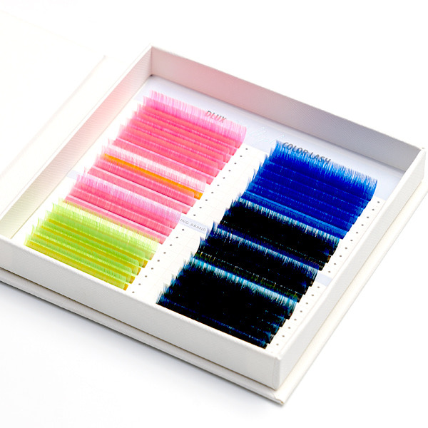 MULTIPLE INTENSE COLORED LASH